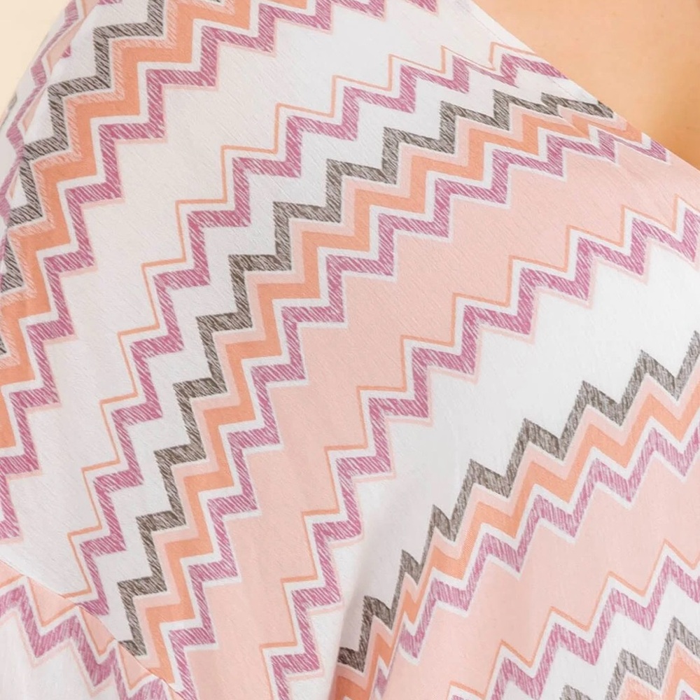 ⭐️Chevron Patterned Kimono - Picture 2 of 4